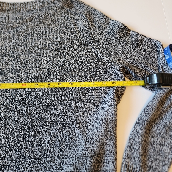 H&M Sweater Medium - Picture 6 of 14